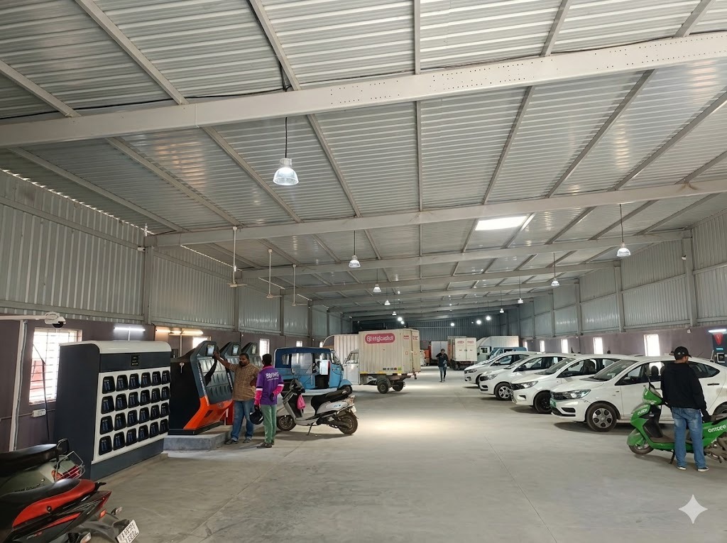 PowerPod Hub - TSR warehouse with swap stations and fleet