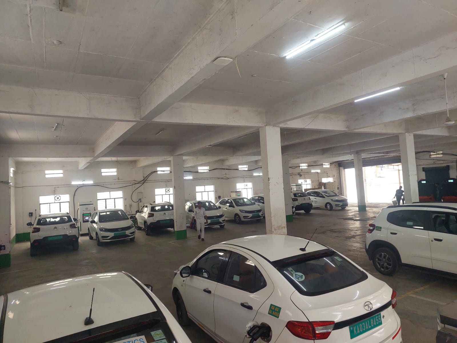 PowerPod Hub - Large fleet charging hall