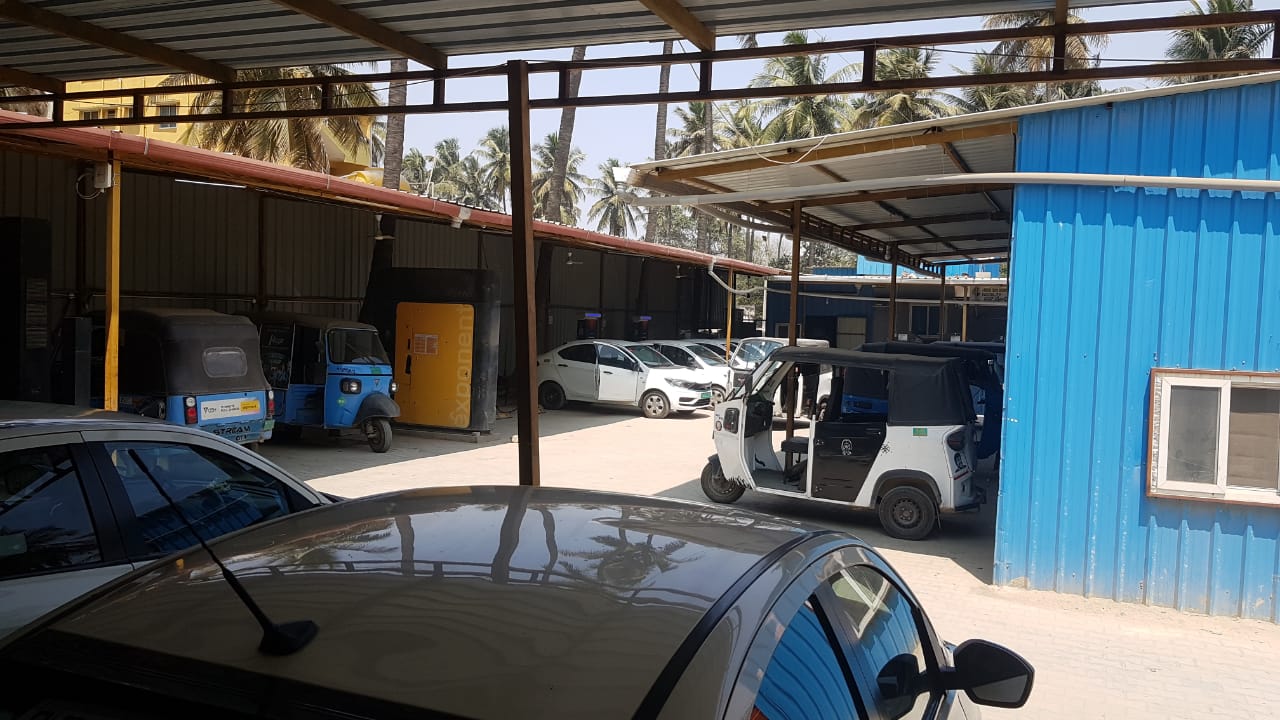 PowerPod Hub - Outdoor charging with autos